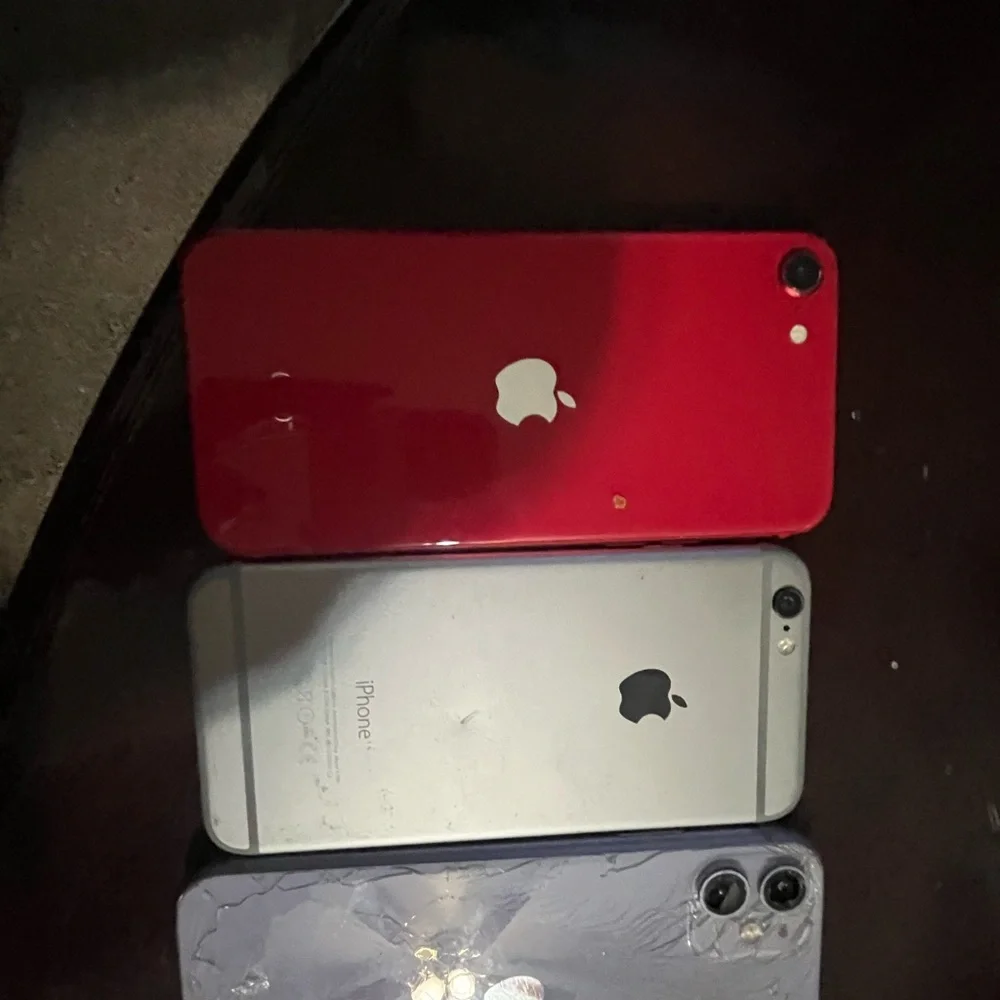 7 DIFFERENT IPHONES! Some locked some unlocked some cracked on back and front! P